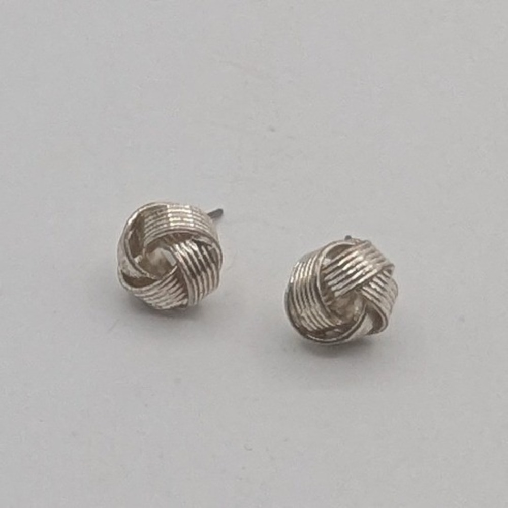 Silver‎ Tone Love Knot Stud Earrings Textured Interwoven Woven Round Small